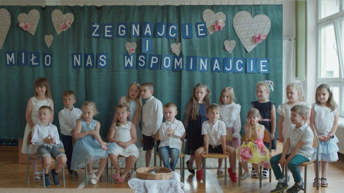 „Smutno nam dzisiaj, że Was żegnamy, że po wakacjach tu się nie spotkamy…” – pożegnanie w Grupie Zielonej.